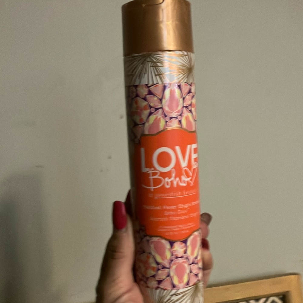 Swedish beauty “love boho” tingle bronzer